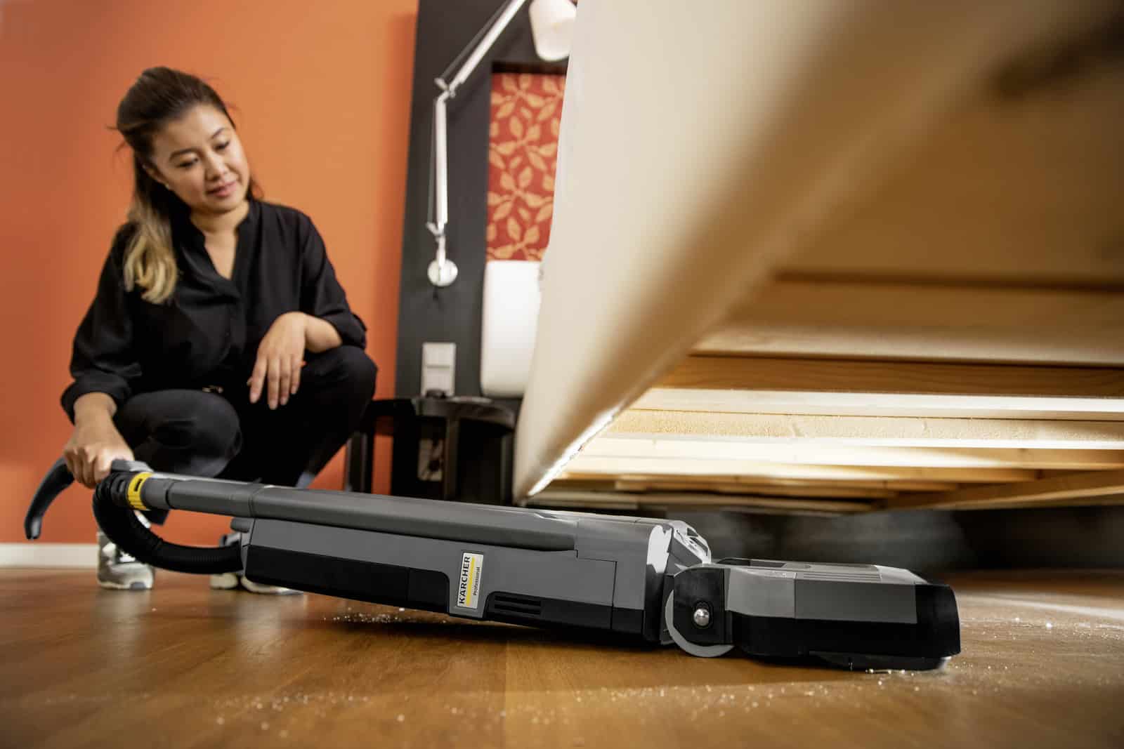 Kärcher CV 30/2 Bp Battery Upright Vacuum Cleaner - Image 4