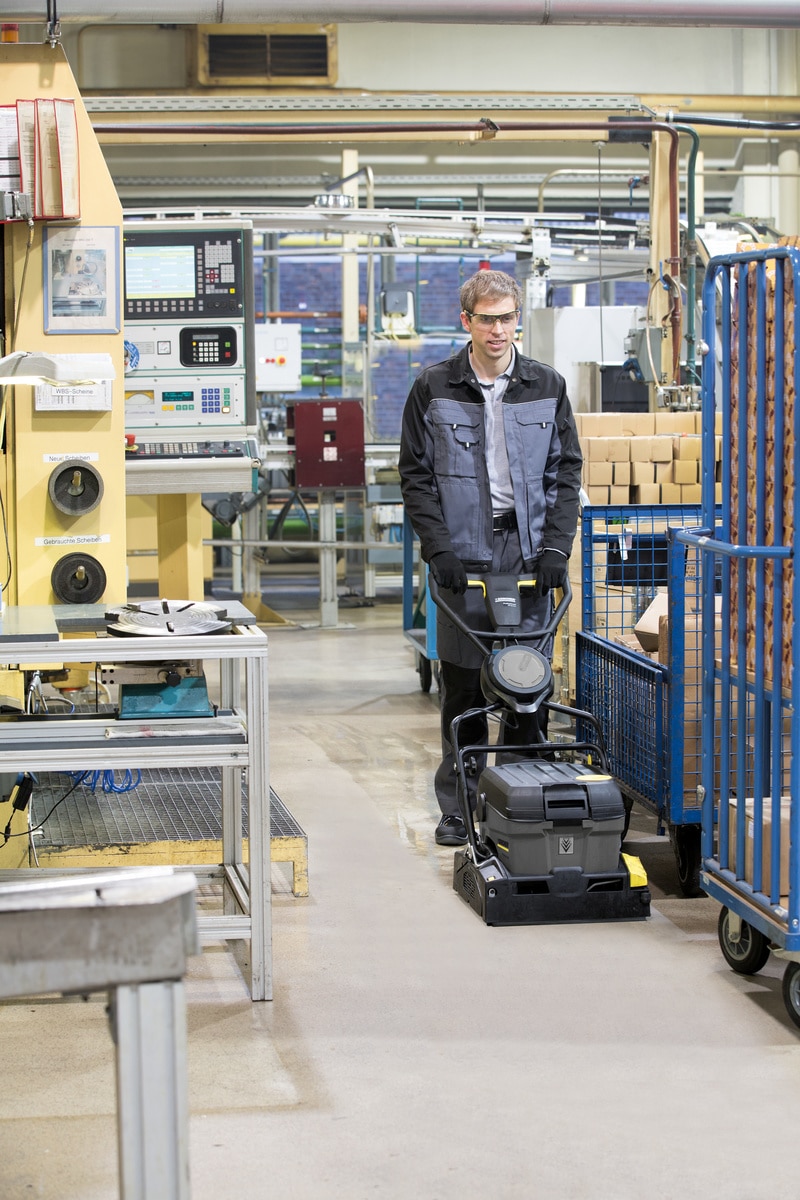 Kärcher BR 40/10 - Compact Scrubber Dryer - Image 2